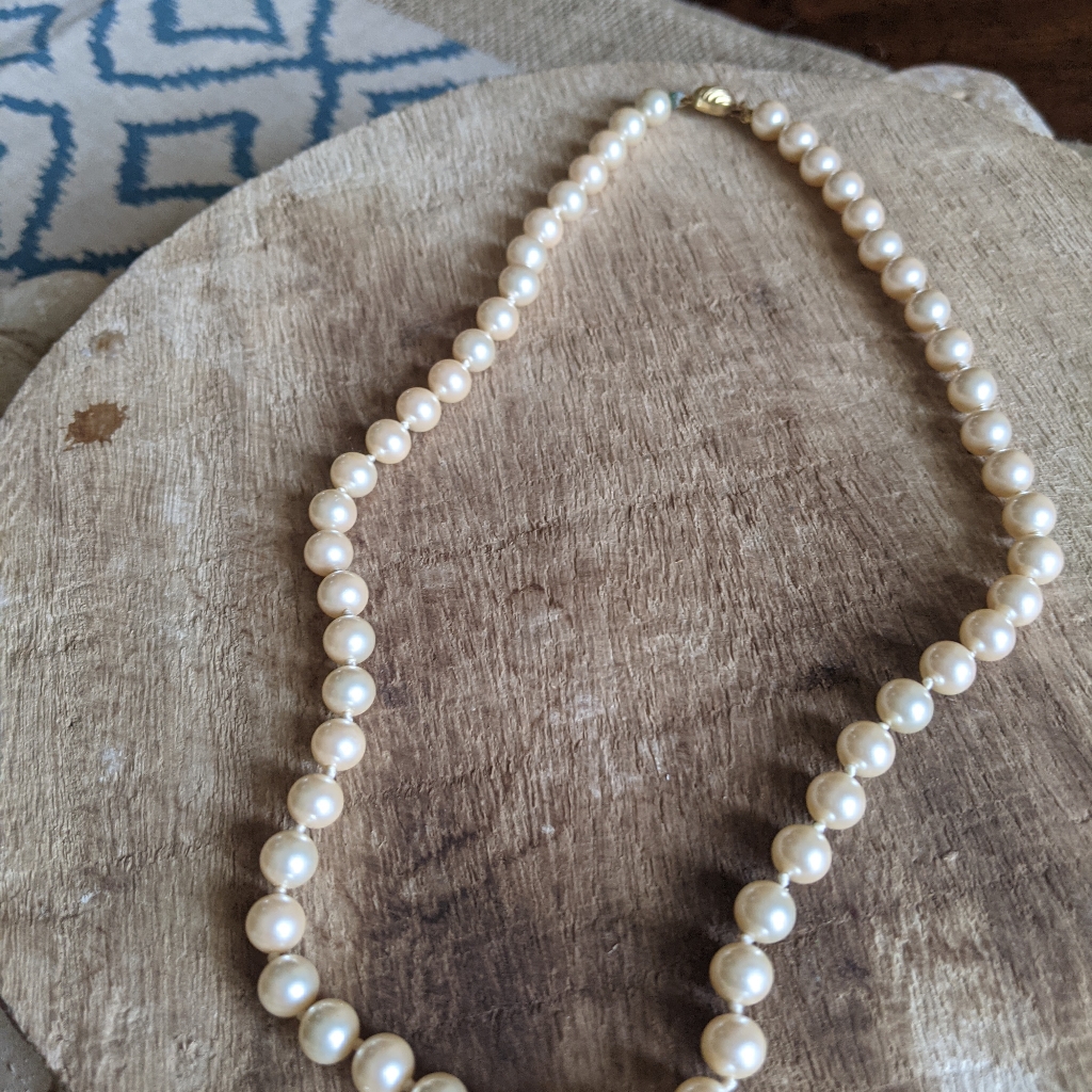 Marvella Single Strand Necklace 15$